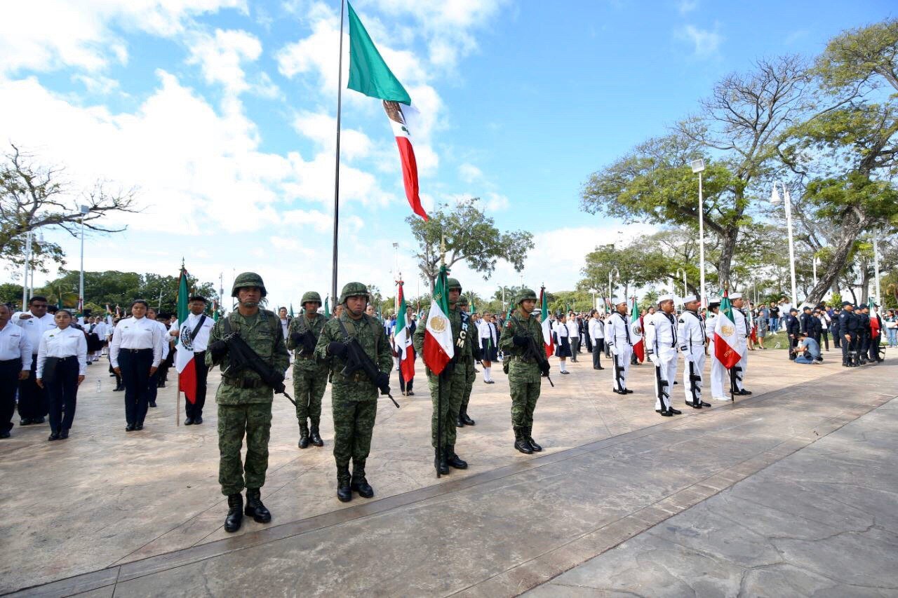 Realizan ceremonia cívica y el desfile de escoltas por el 199