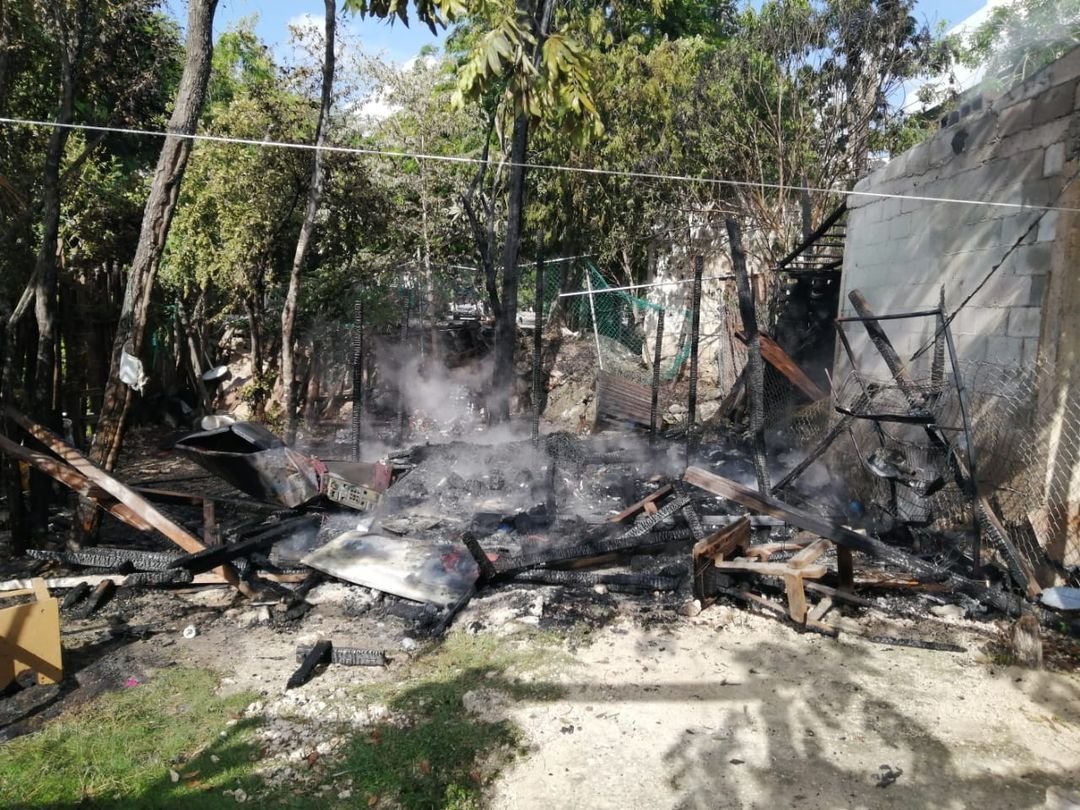 Por Corto Circuito Se Incendia Palapa En La Colonia Irregular 2 De